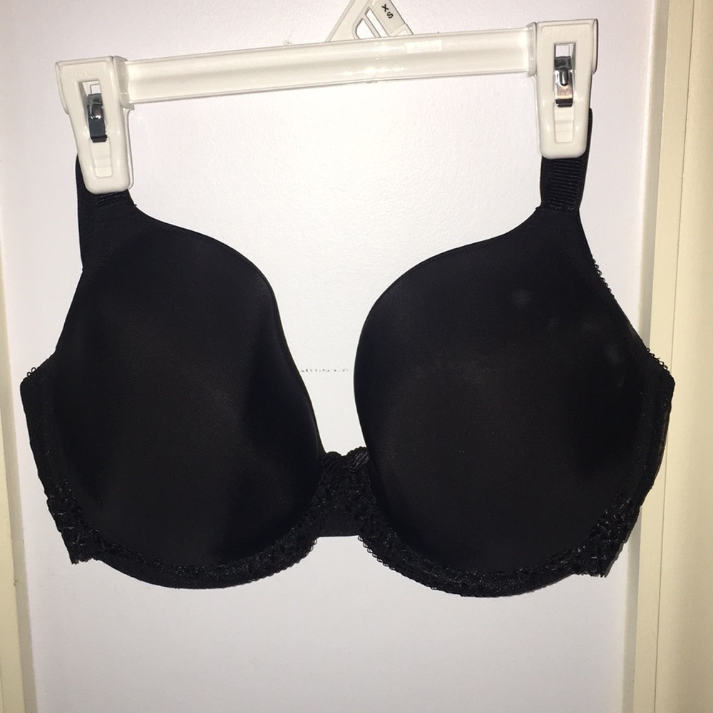 Black Wacoal Bra. 32G.